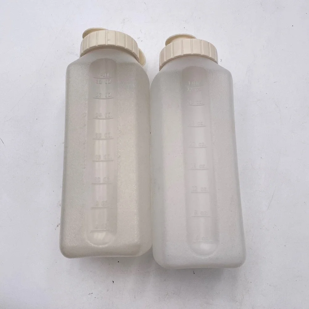 Rubbermaid 2467 1 Quart Juice Mixer Storage Bottle Lot of 2 Clear Plastic VTG